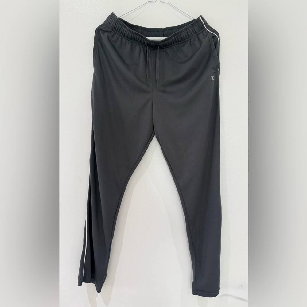 Xersion quick-dri pants in gray size L.